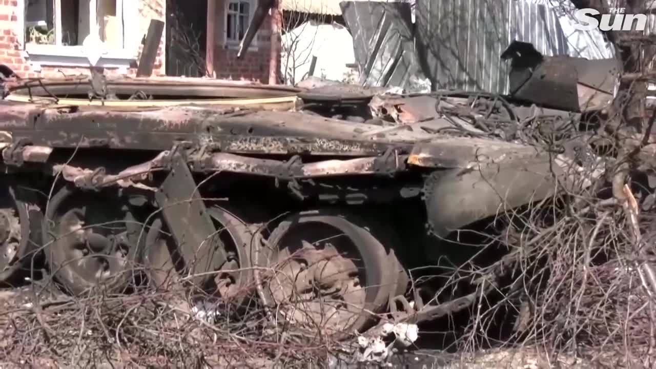 Russian forces bomb and destroy city of Chernihiv, Ukraine