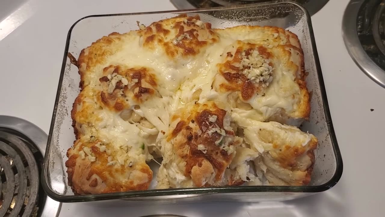 Pull-Apart Garlic Bread (Cheese Stuffed Loaf)