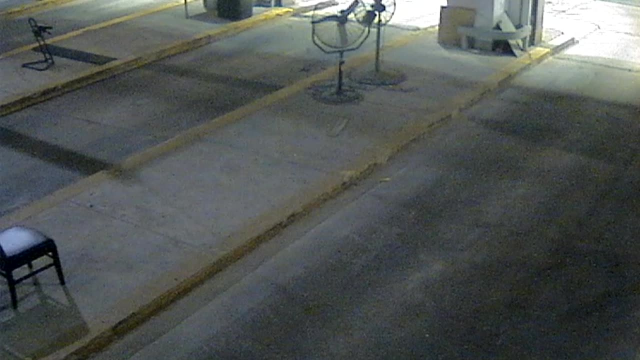 3138RHOBG3CStGarageLeftDoor_2021-01-06_04h04min44s283ms.mp4