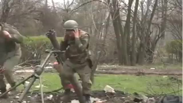 Chechen forces fire mortar on Ukrainian position