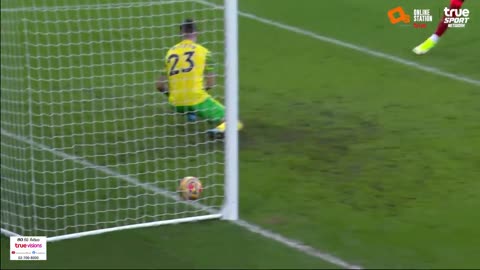 Allison Becker amazing assist for salah