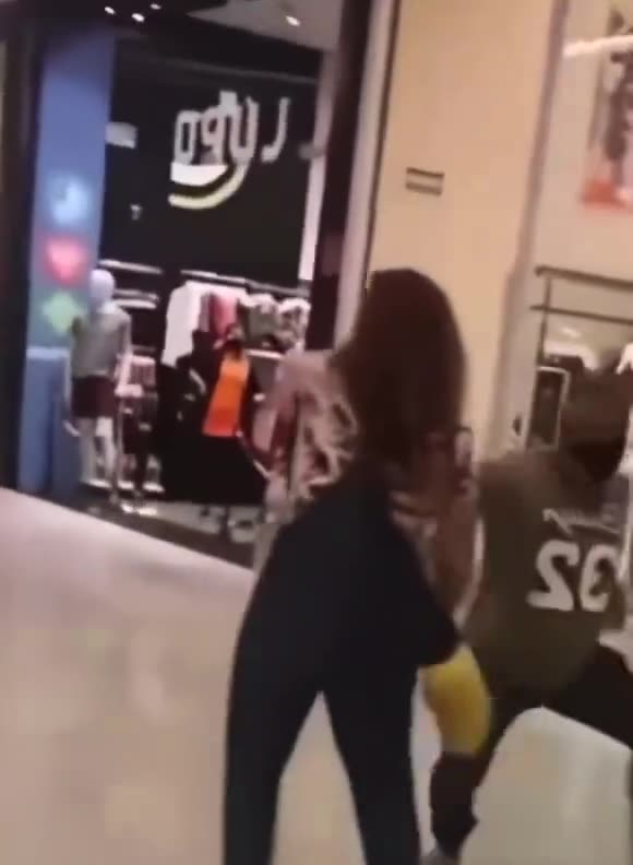 He was tired of shopping with his wife😭