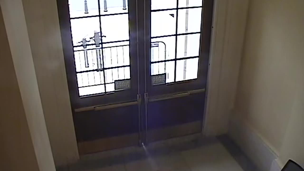 3443CHOB02CH12NRotundaExit_2021-01-06_11h20min01s060ms.mp4