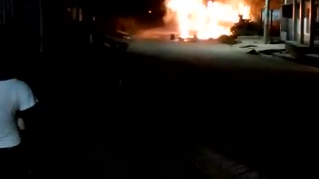 Turba en Turbaco quema una buseta