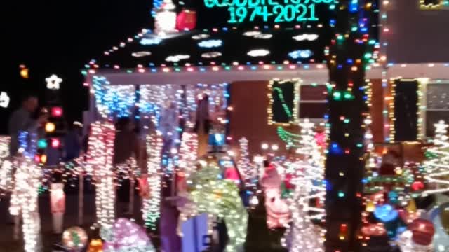 BEST CHRISTMAS LIGHTS SHOW 2021