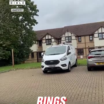 Struggles of answering the door as a makeup artist 😂💀