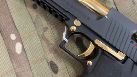 Black Gold Beauty: Desert Eagle 50 AE