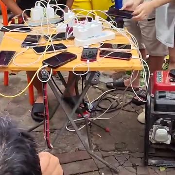 China, a sudden blackout exposed a major flaw in the cashless society.