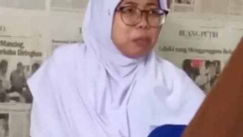 Viral Terciduk Anak SMP Rekam Dibawah Bangku