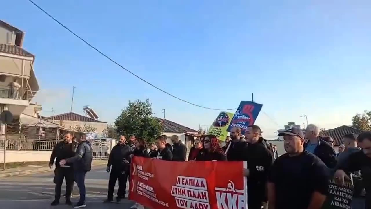 Gli attivisti greci hanno bloccato il movimento di un convoglio di armi diretto all'Ucraina.