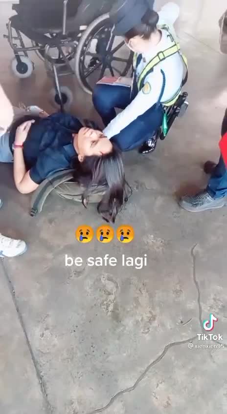 info Philippines 🇵🇭 suddenly collapsed Video Description