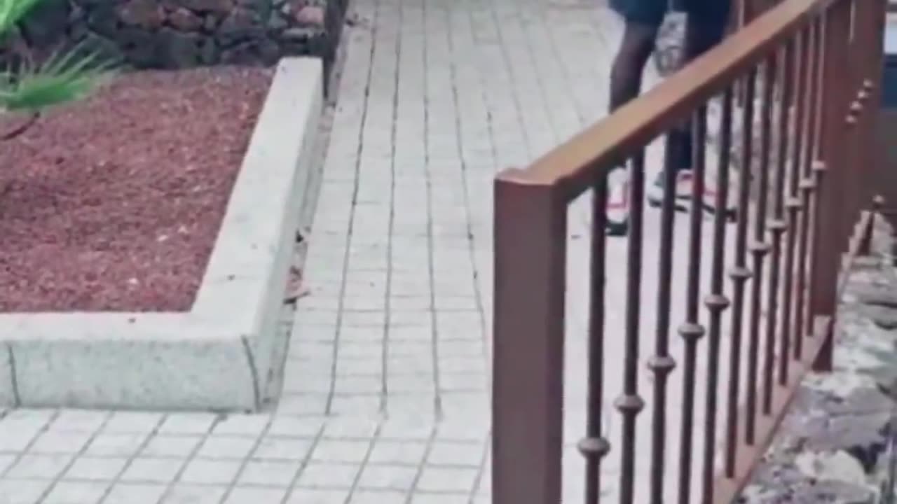Spanish patriots ask the fake asylum seeker to leave occupied house but he