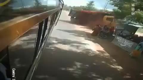 Road accident scene near Pattukkottai, Tamilnadu