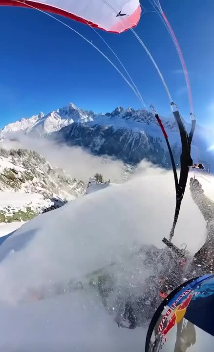 Skiing and flying at the same time #skiing #skiinglife #mountainlife #mountainlovers