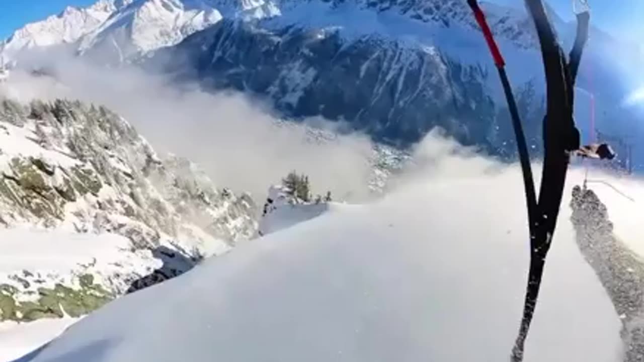 Skiing and flying at the same time #skiing #skiinglife #mountainlife #mountainlovers