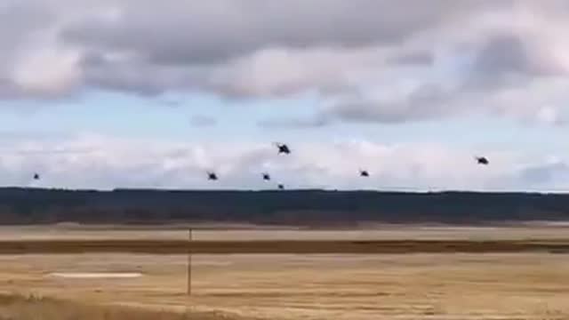 Large formation of Russian helicopters flying over Belarus 2022.19.02