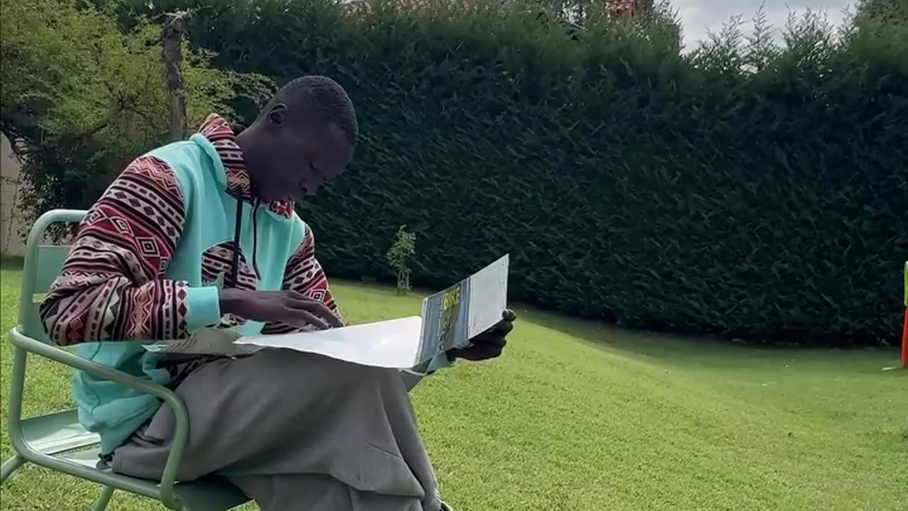 My friend is surfing on Grass๐๐