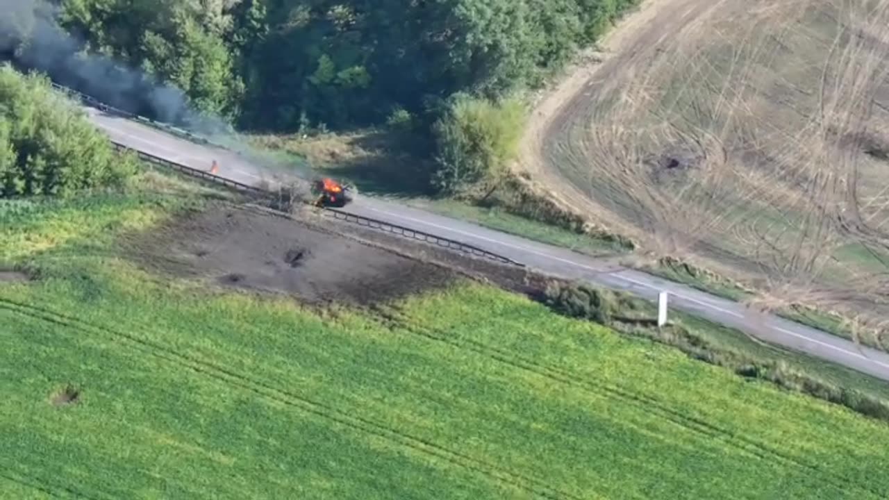 π·πΊπΊπ¦A burning Slovenian BOV APC, destroyed by an FPV drone in the Kursk region.