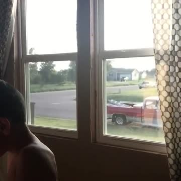 Valiente niño se arranca su primer diente flojo