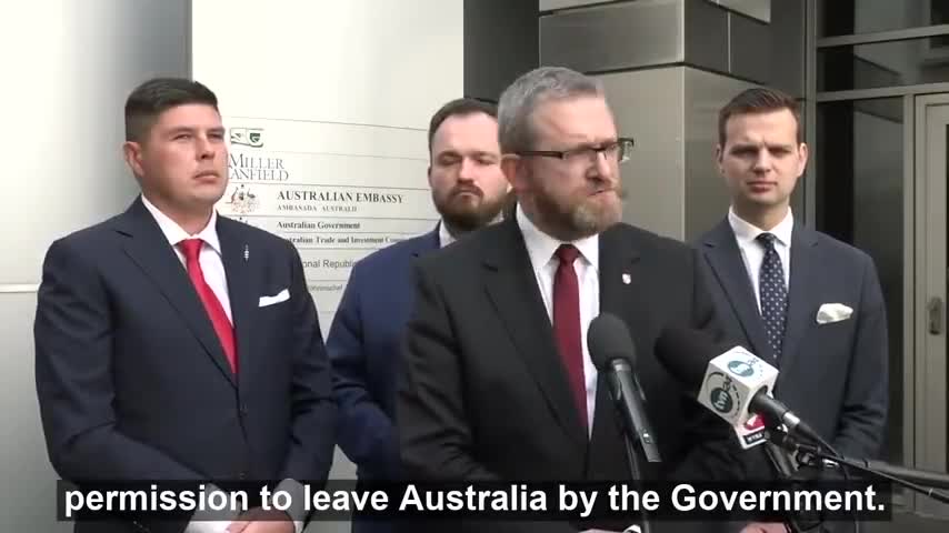 Polish MPs Protest Under Australian Embassy Over Human Rights Issues - TRANSLATED