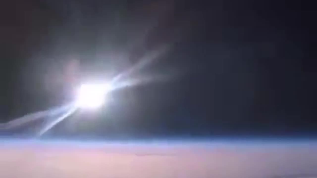 Flat Earth - Weather Balloon Footage