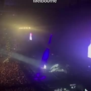 Charlie Puth sings 'Friends' theme with crowd at his concert to honor Matthew Perry