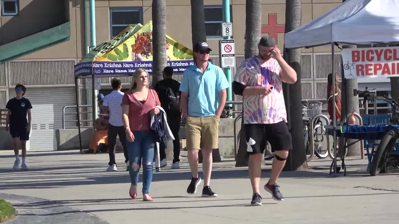 FUNNY WET FART Prank on the BEACH! Daddy Pick Up Lines!!
