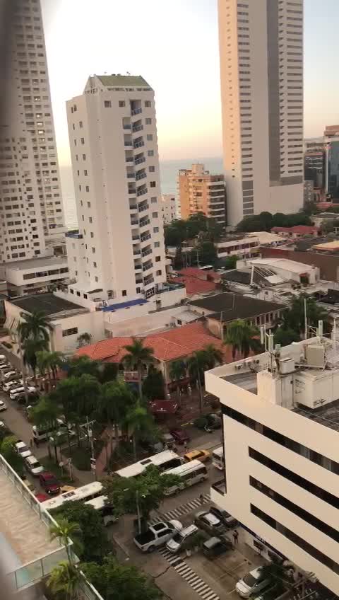 Conductores de buses de servicio especial protestan por restricciones de circulación