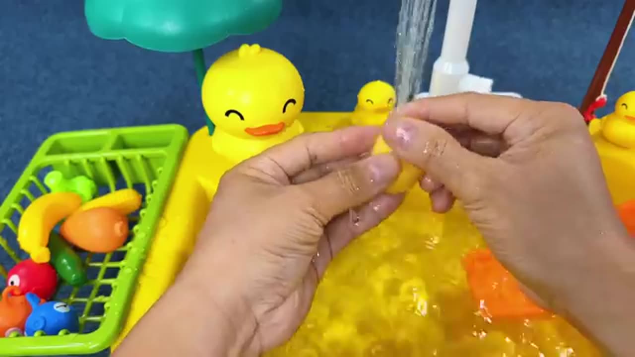 Unboxing Cute Baby Playing in Water Toys | Kitchen Playset | ToysUniverseLoading