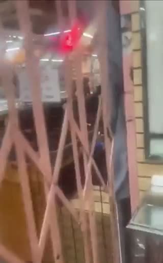 Jewelry store smash-and-grab in Los Angeles