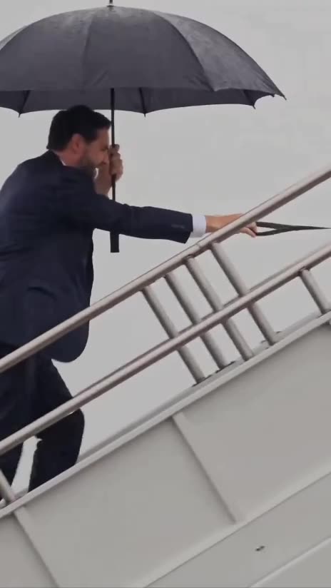 Isn’t it nice! JD Vance has a dog that doesn’t bite the Secret Service