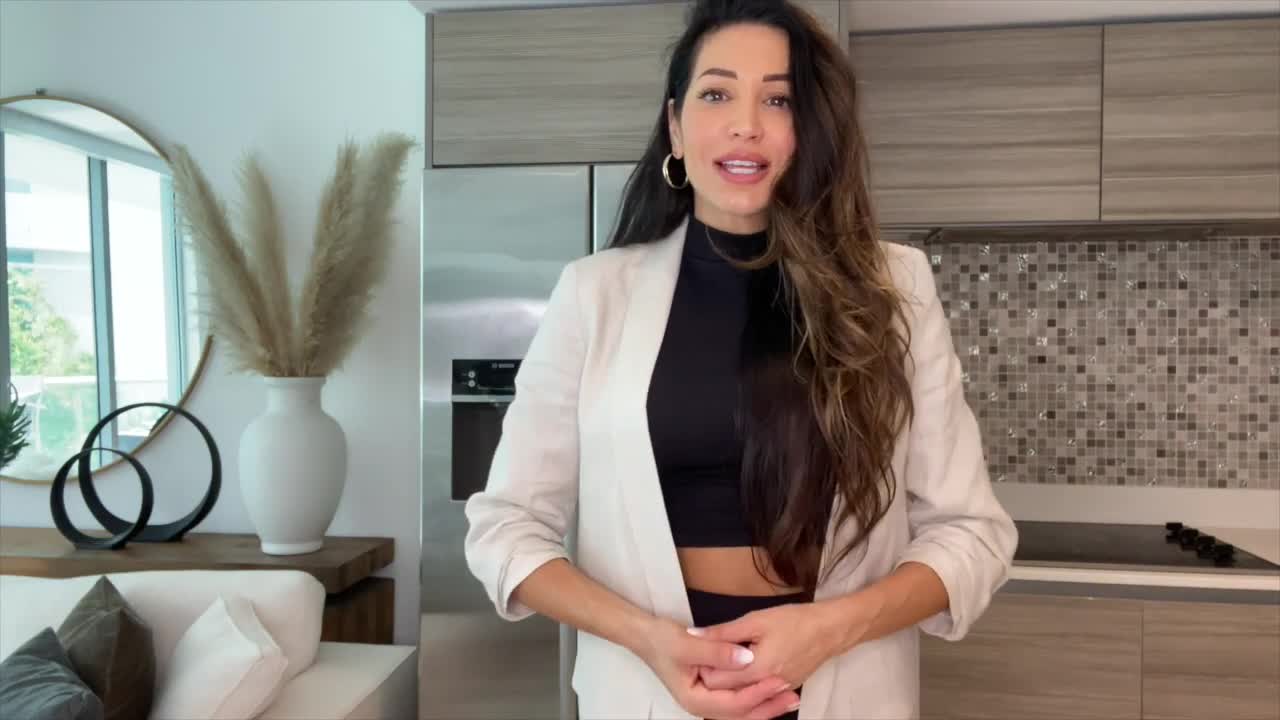 10 Traits That Turn Men Off To Having a Relationship With You | Angela Jean