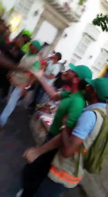 Enfrentamientos durante operativo de espacio público