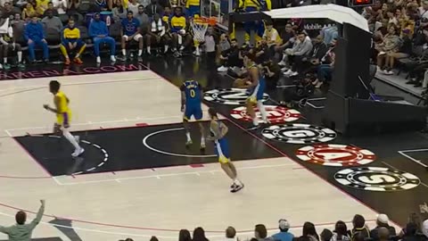 NBA - Bronny James accelerates downhill for the strong finish 💪
