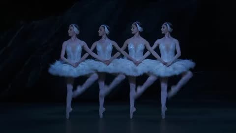 Swan Lake – Dance of the cygnets (The Royal Ballet)