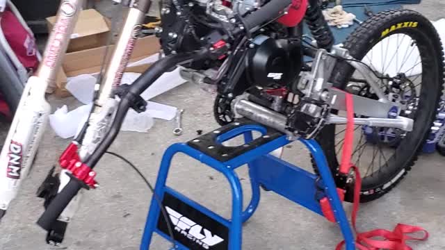 Motoped front suspension