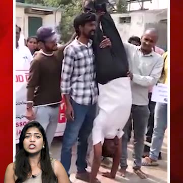 న్యాయం చేయండి సార్.. తలకిందులుగా నిలబడి వాలంటీర్ల నిరసన #apgovernment #volunteers | FBTV NEWS