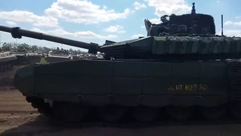 RARE FOOTAGE of T-90M’s in Kharkov