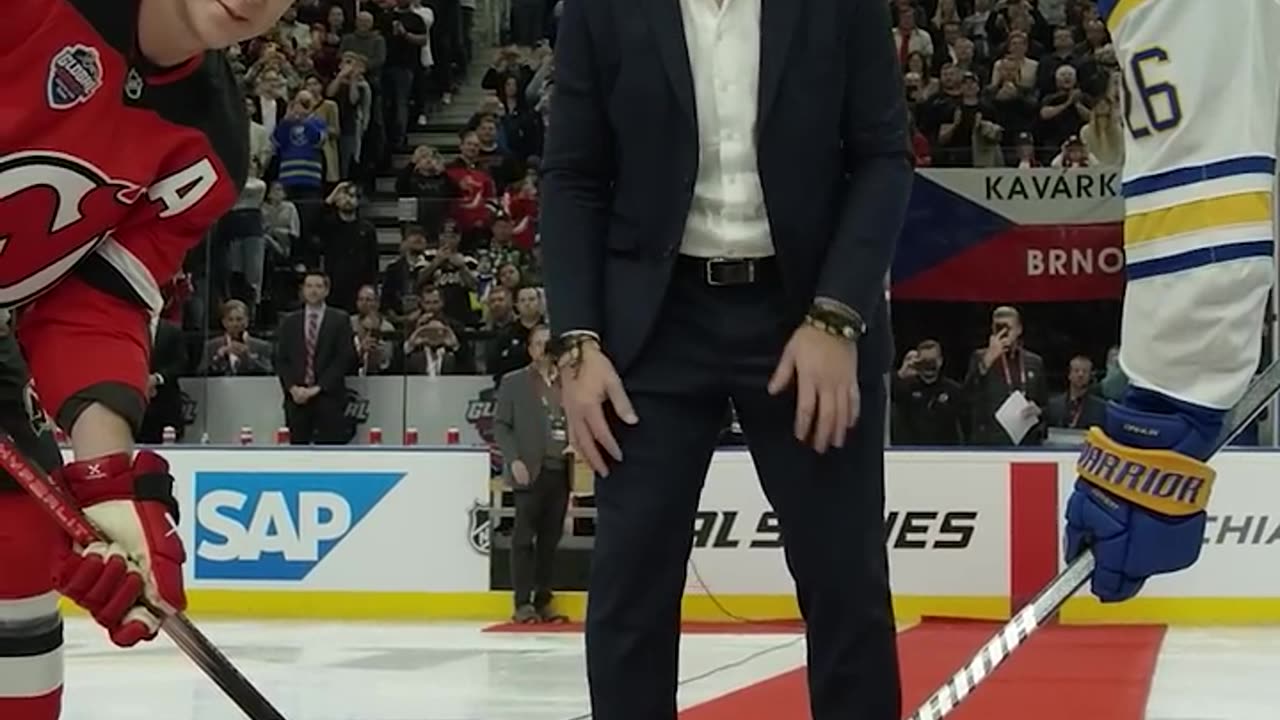 Jagr drops the puck at Global Series 2024!