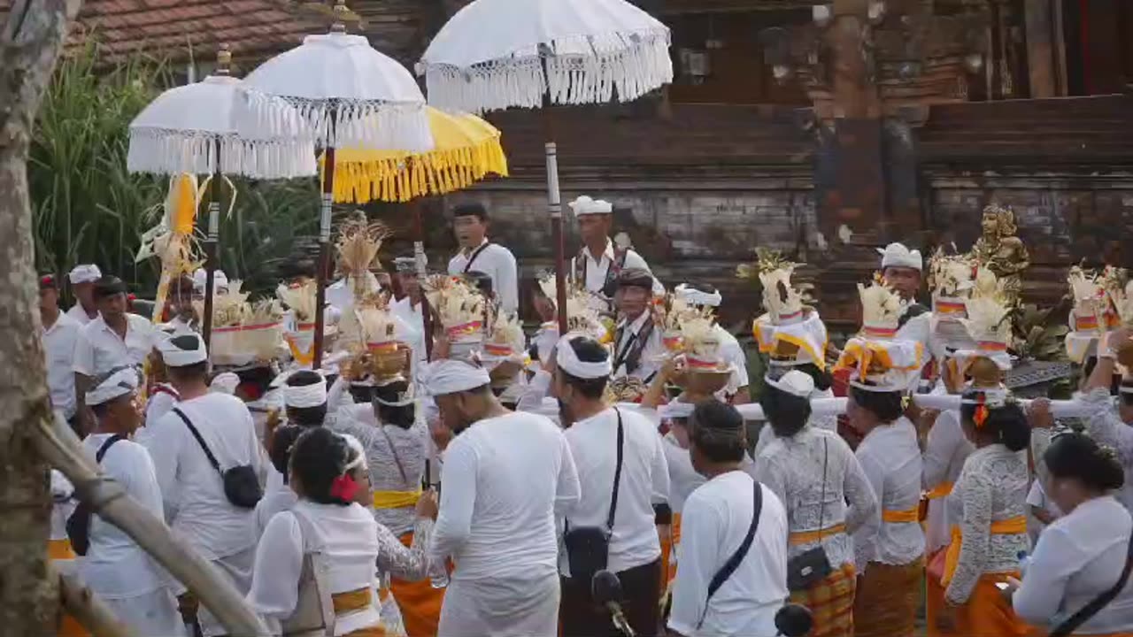 Traditional Ceremony in Balinese (Ngenteg Linggih and Mupuk Pedagingan)