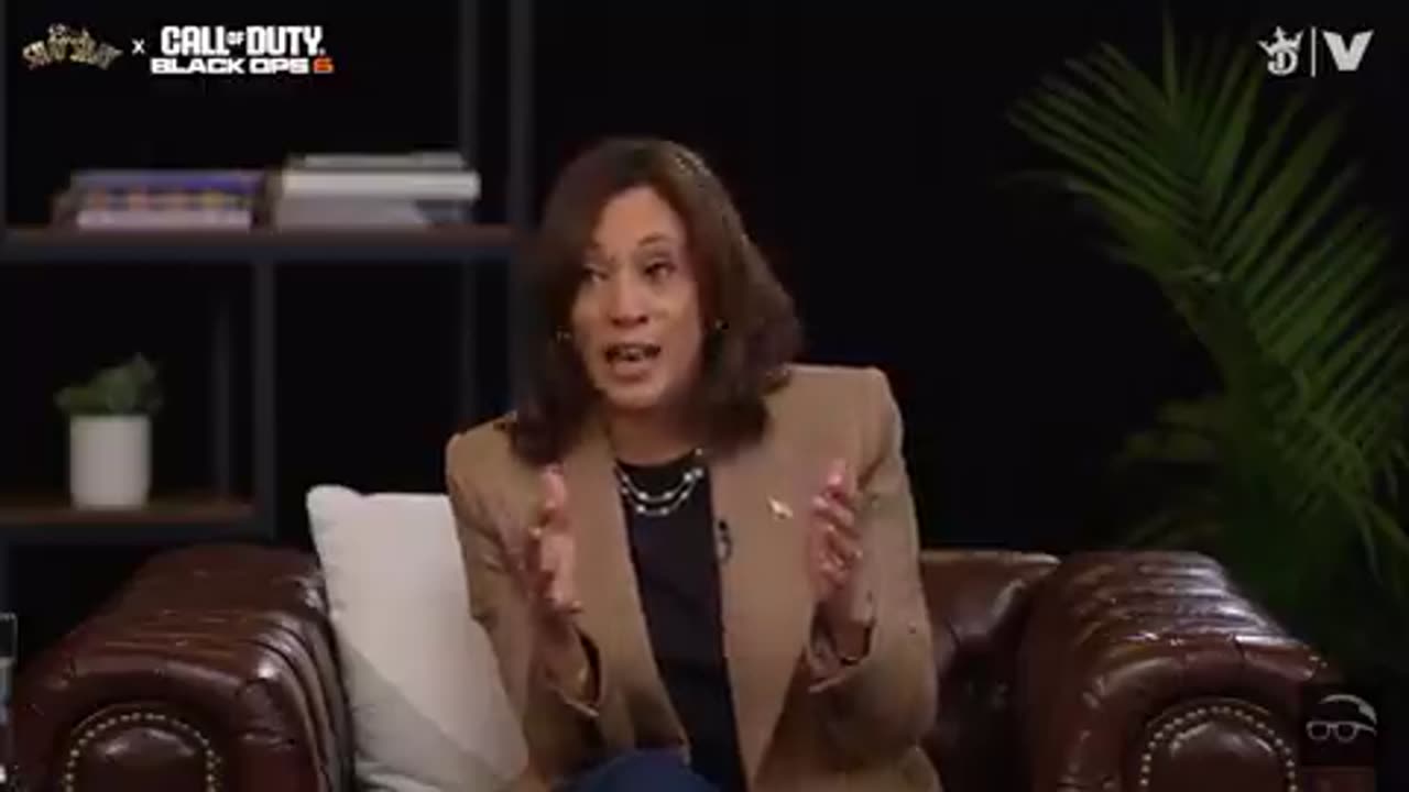 Kamala Harris uses a fake black accent to shame black men: "You not in DJT's club"