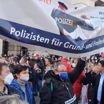 Our Beautiful Austrian Police Officers Taking The Side of The People!!! THIS IS THE WAY!!!