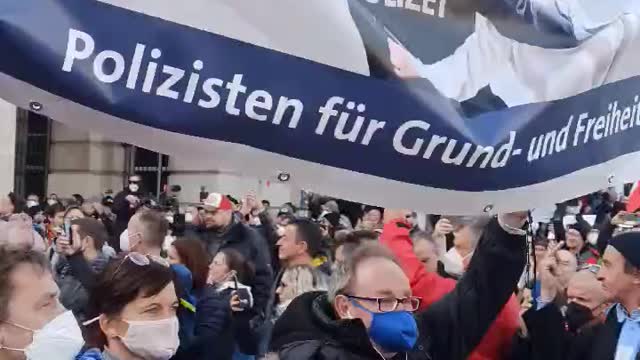 Our Beautiful Austrian Police Officers Taking The Side of The People!!! THIS IS THE WAY!!!