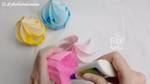 Origami cupcake papercraft idea