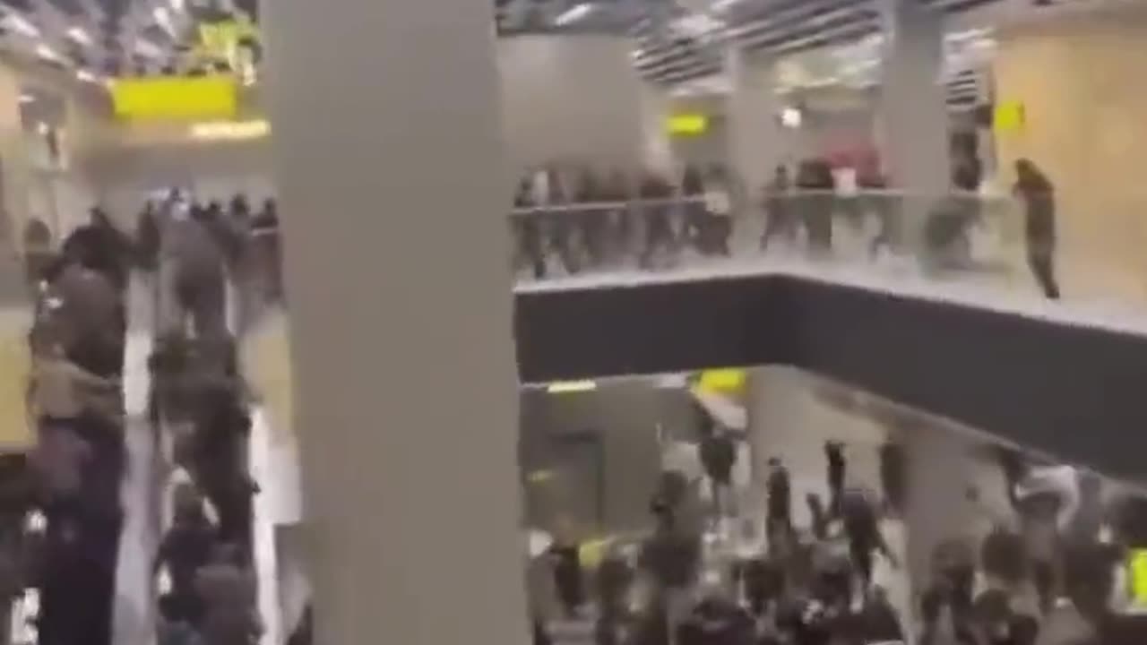 Vídeo: Centenas de antissemitas invadem aeroporto do Daguestão