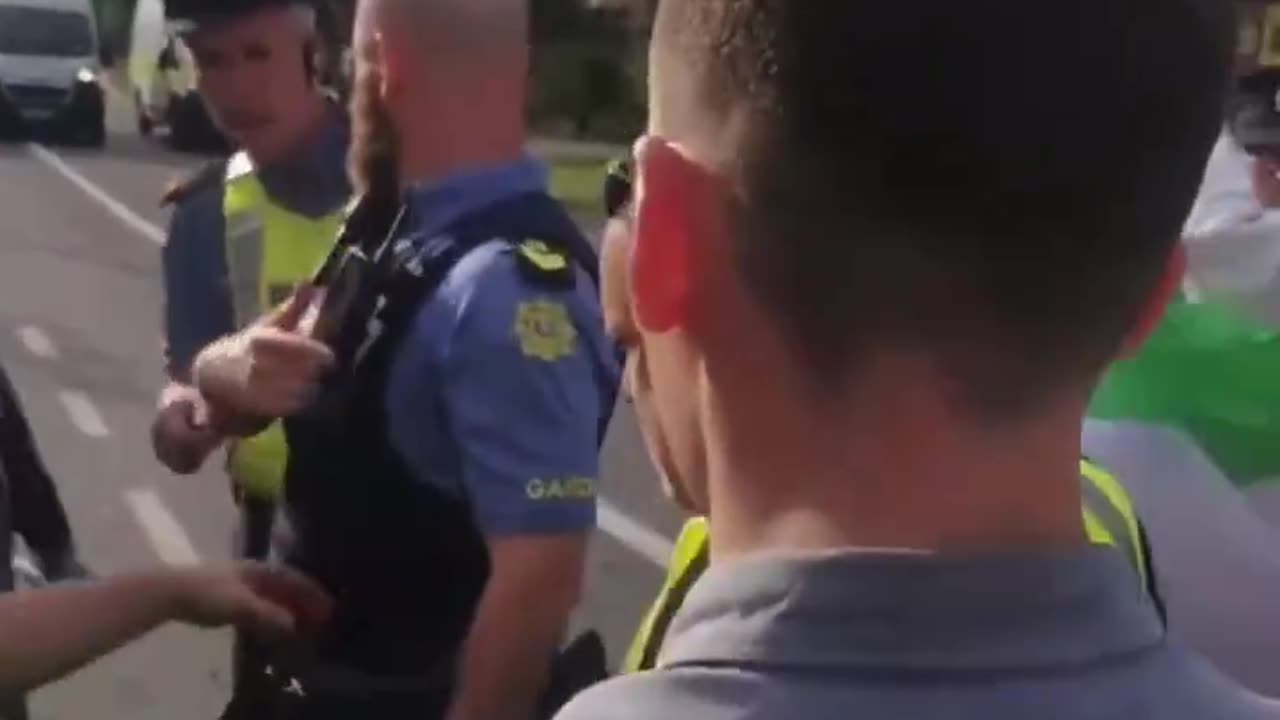 🚨BREAKING🚨 The peaceful protest in Coolock has been stopped from