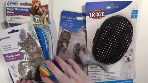 Cat Brushes, Claw Scissors and Toys Unwrapping and Review