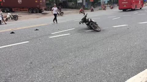 Shock: Motorcycle drive rotation round the middle of the road