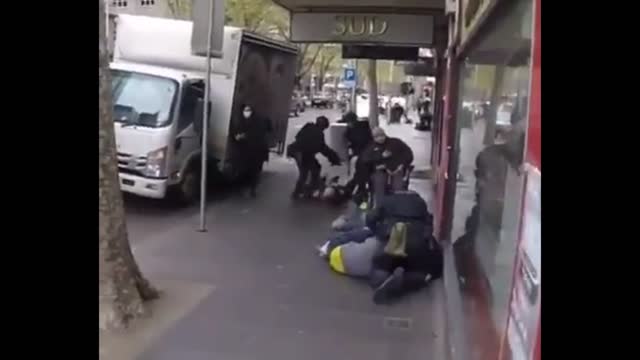 Australian police beat up maskless people 9-24-2021