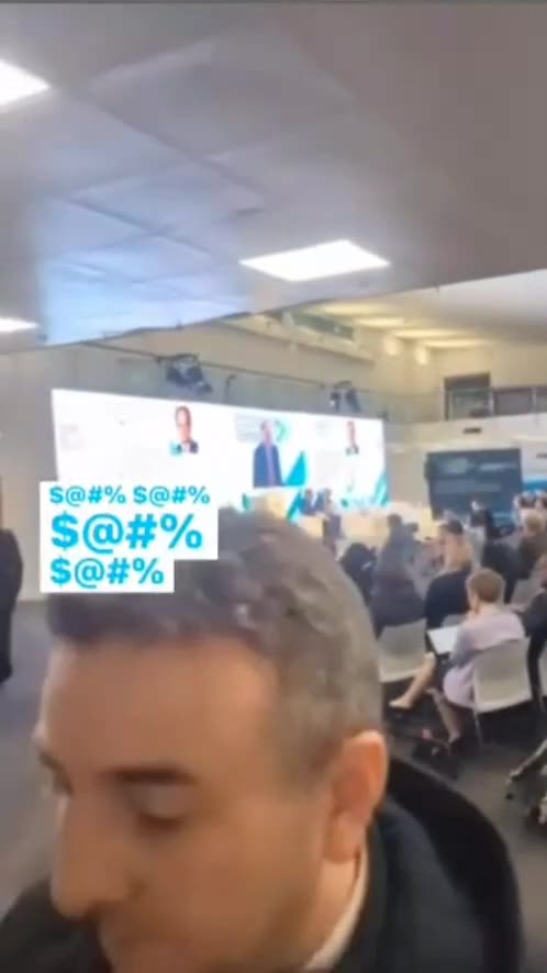 Was für eine mutige Dame 👏👏 wir brauchen mehr von ihr, eng. UT.deu.